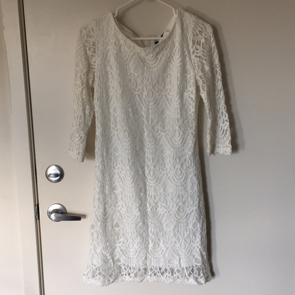 Ronni Nicole Dresses & Skirts - Beautiful Lacey Half Sleeve Dress